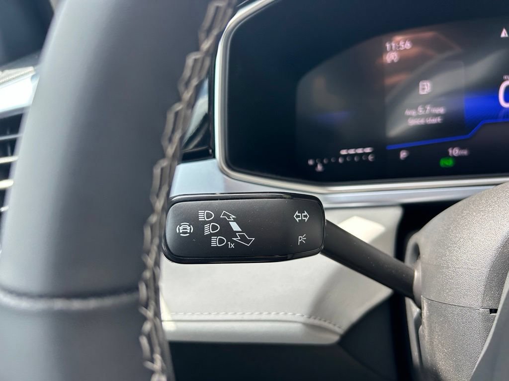 New 2026 Volkswagen Taos SE FWD image 22