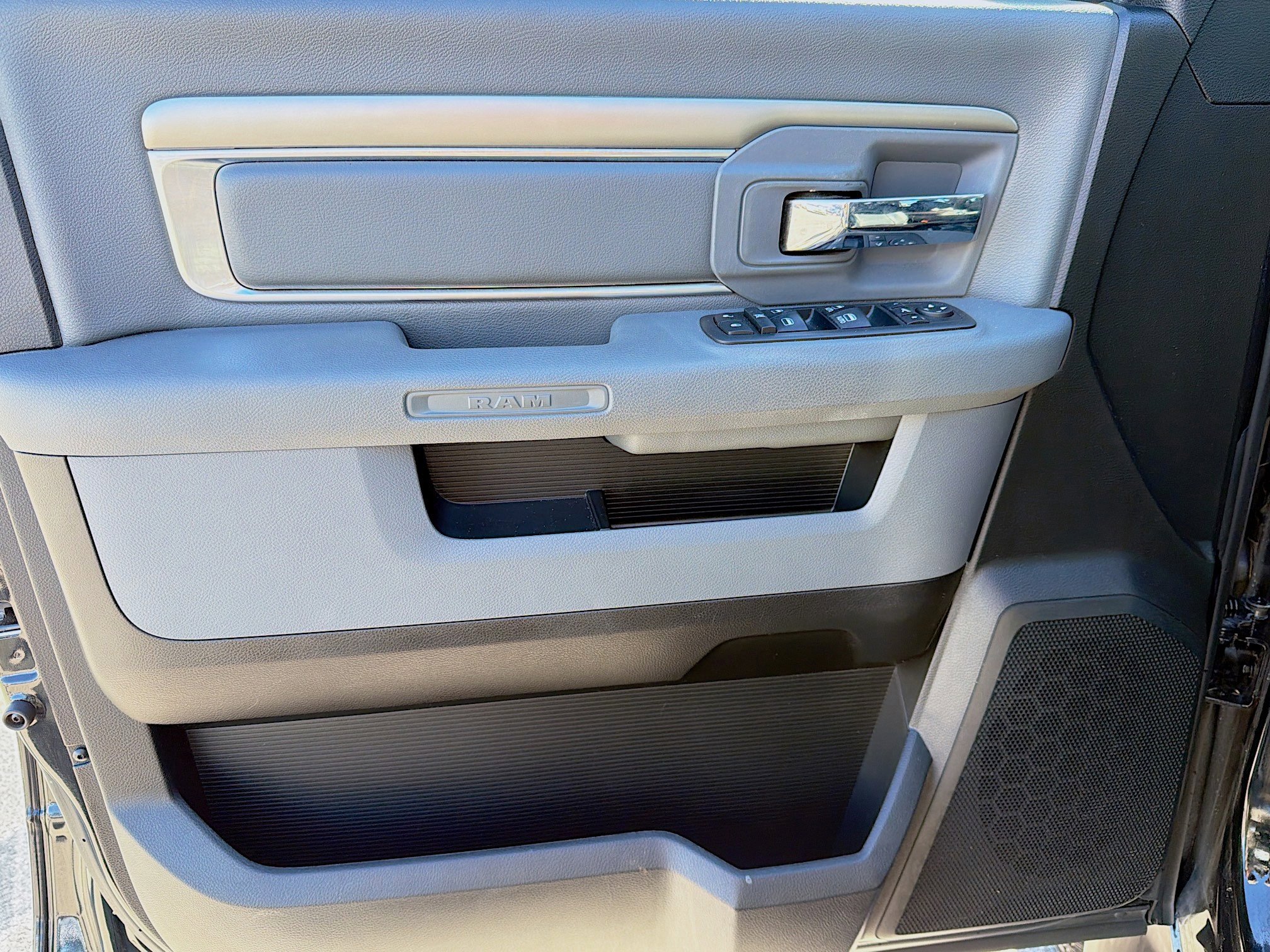 Used 2019 RAM 1500 Classic SLT w/ Luxury Group image 20