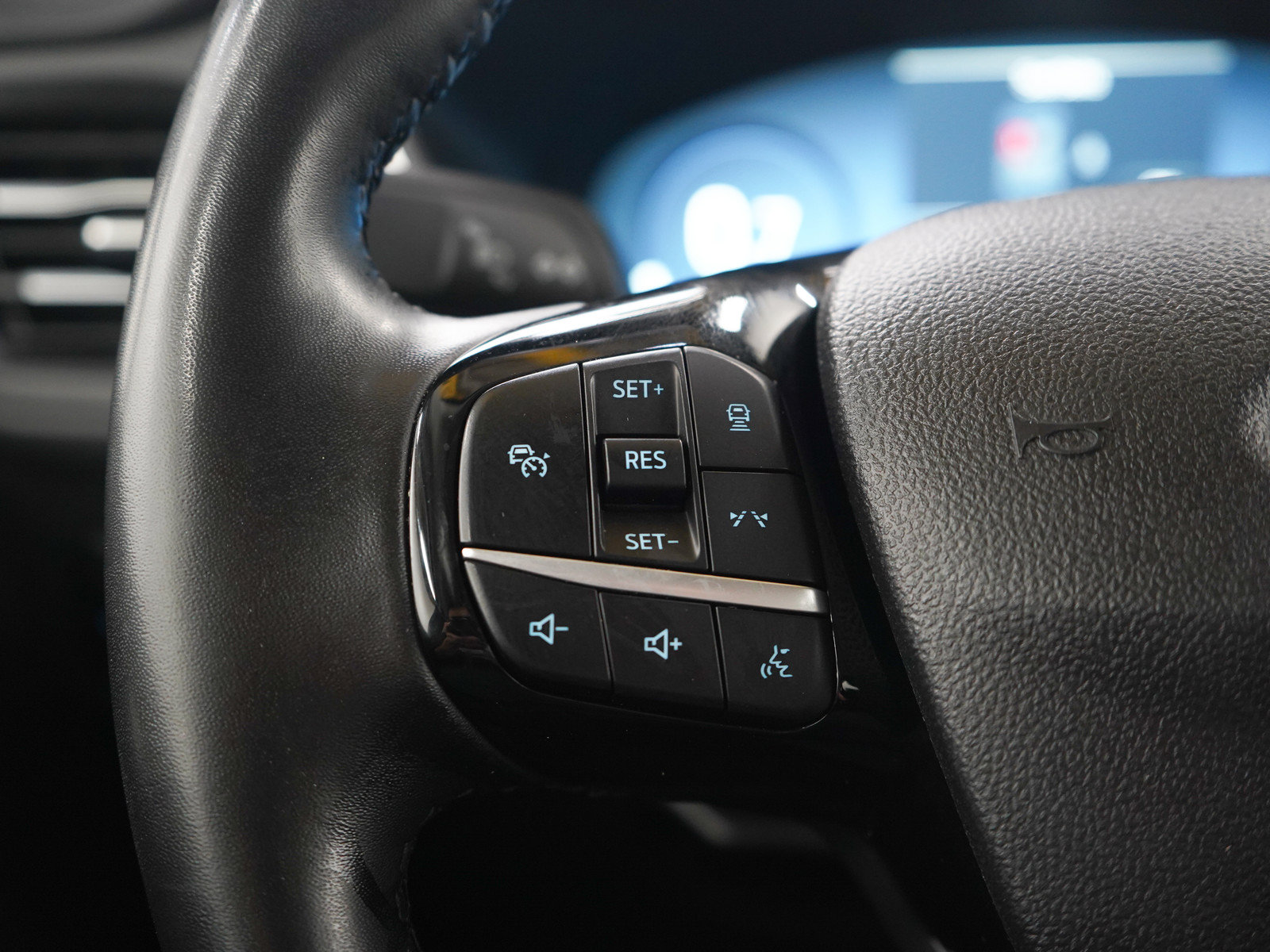 Used 2023 Ford Escape Platinum AWD/4WD image 25