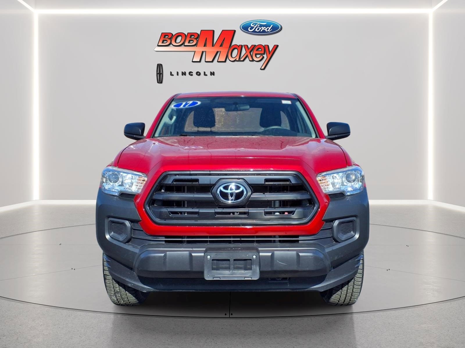 Used 2017 Toyota Tacoma SR image 2