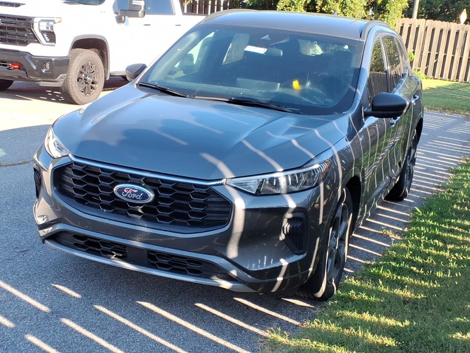 Used 2023 Ford Escape ST-Line w/ Tech Pack #1 FWD image 3