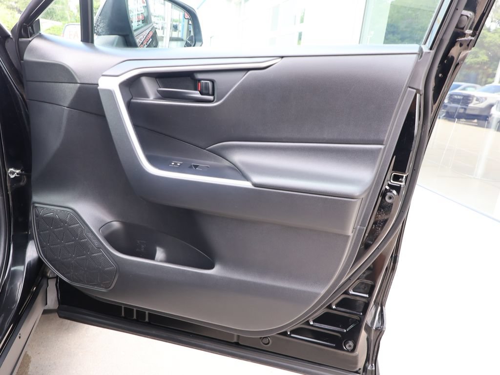 Used 2020 Toyota RAV4 LE w/ All Weather Liner Package AWD/4WD image 24