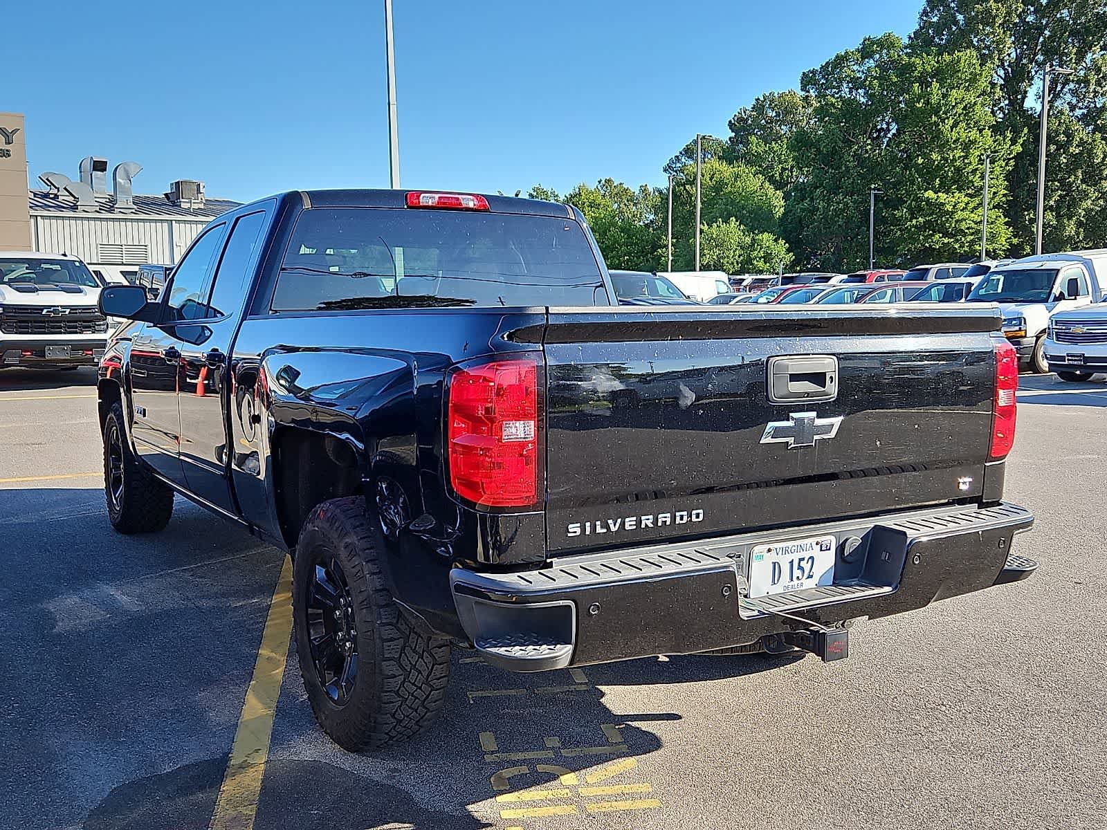 Used 2017 Chevrolet Silverado 1500 LT w/ Midnight Edition AWD/4WD image 4