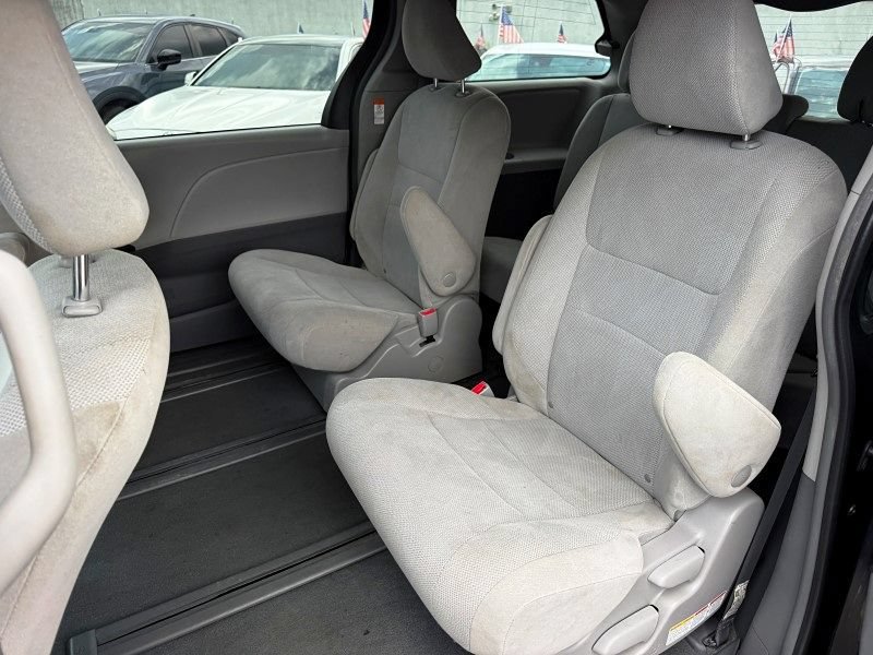 Used 2019 Toyota Sienna L FWD image 14