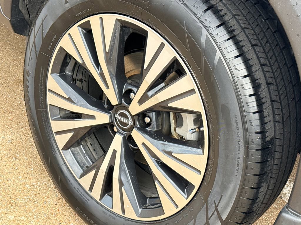 Used 2023 Nissan Rogue SV image 11