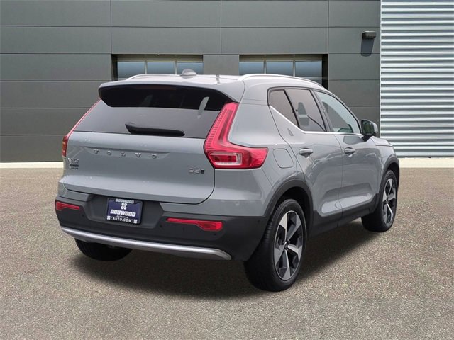 Used 2025 Volvo XC40 B5 Plus image 7