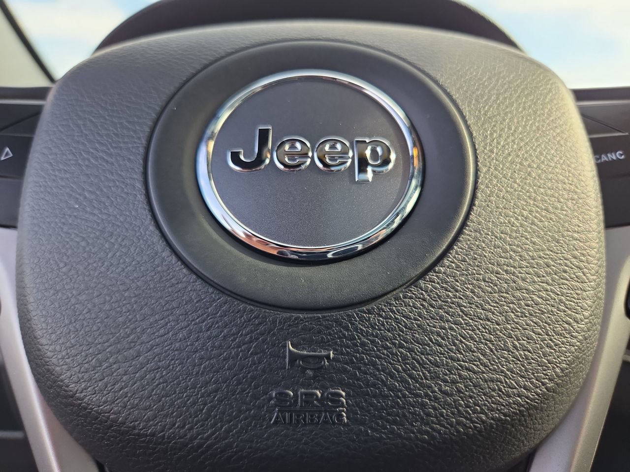 Used 2022 Jeep Grand Cherokee Limited image 24