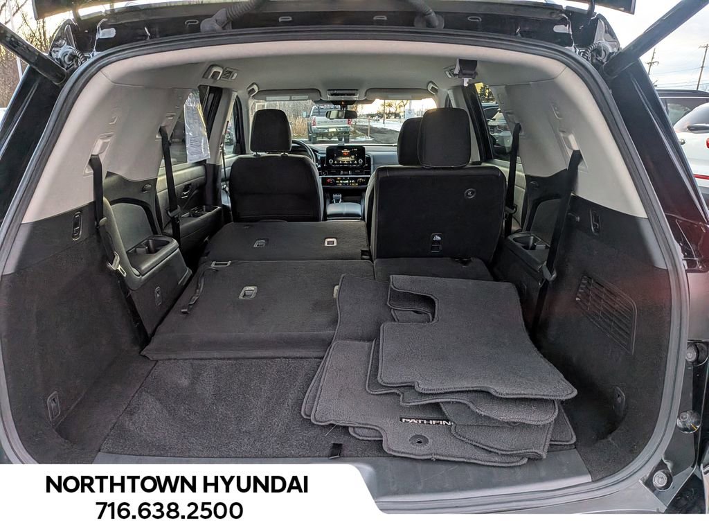 Used 2025 Nissan Pathfinder SV image 35