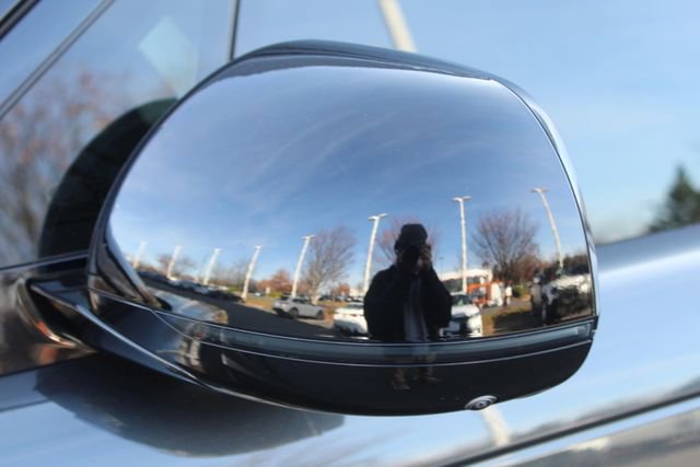 Used 2025 Land Rover Range Rover SV image 12