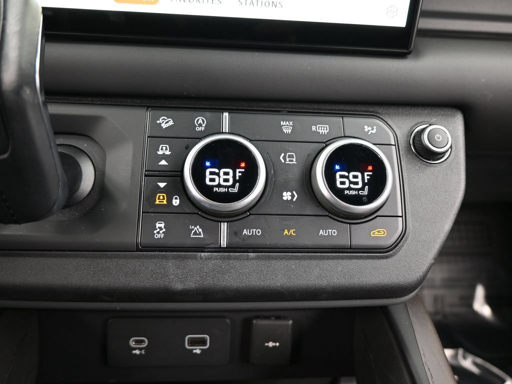 Used 2023 Land Rover Defender 90 X AWD/4WD image 26