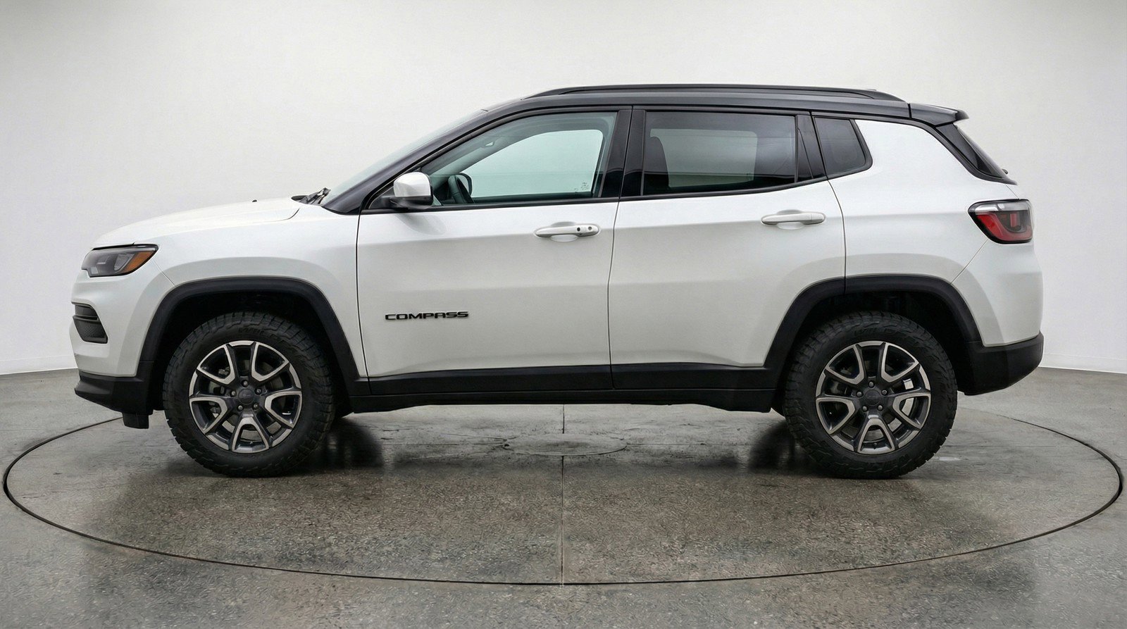 Used 2025 Jeep Compass Trailhawk image 5