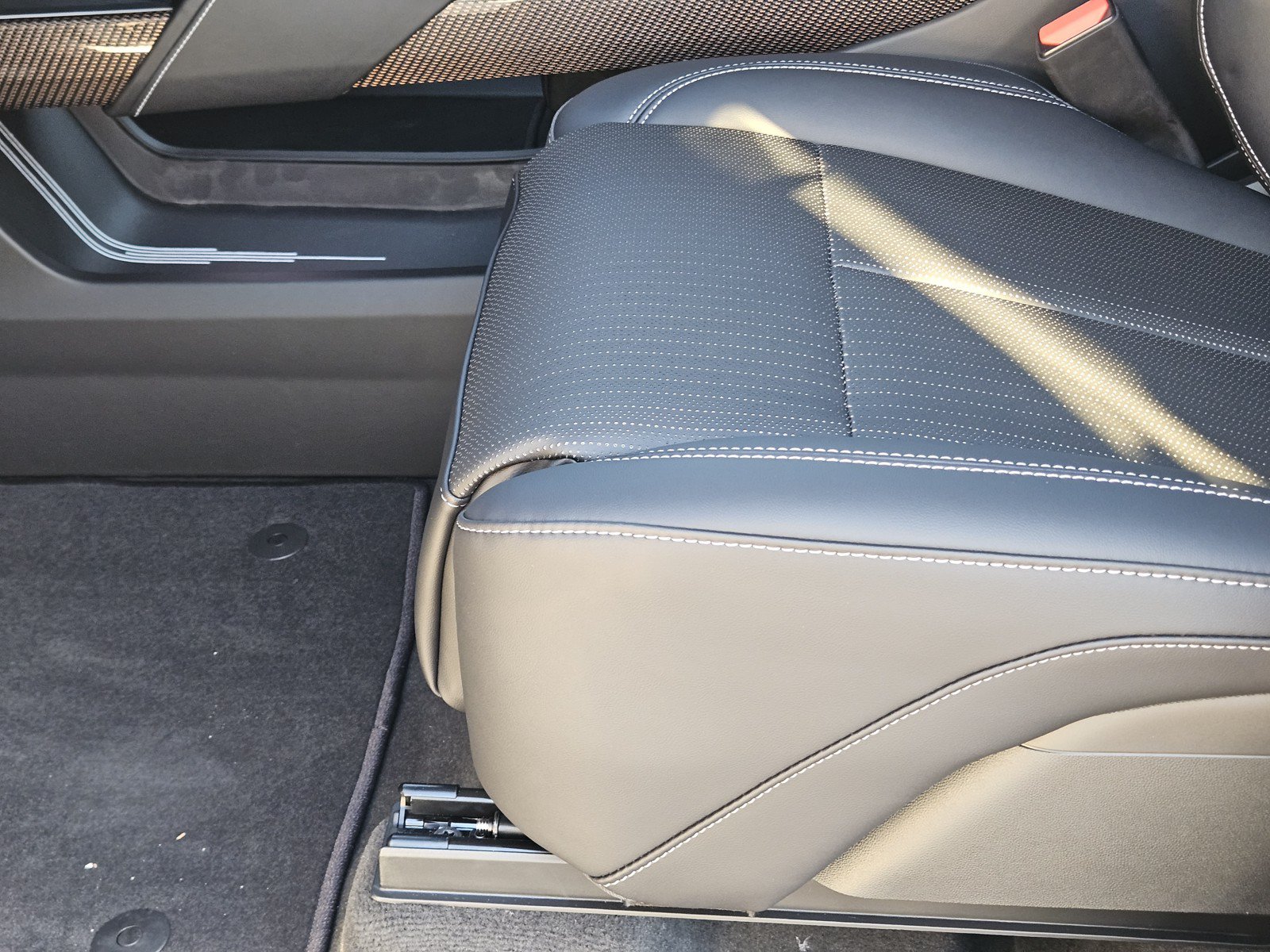 New 2027 Cadillac Vistiq Sport AWD/4WD image 17
