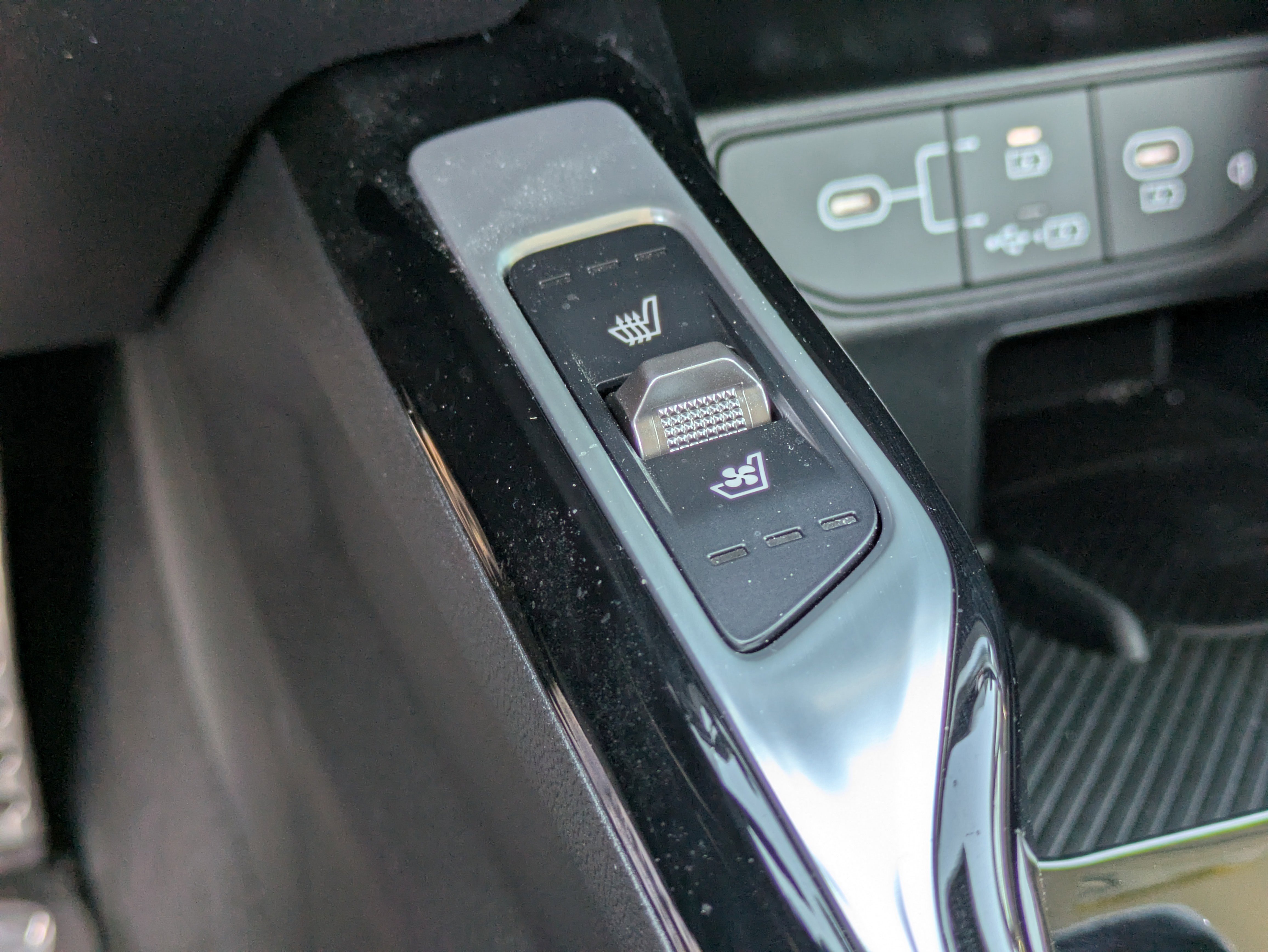 Used 2025 Kia Sorento SX image 31