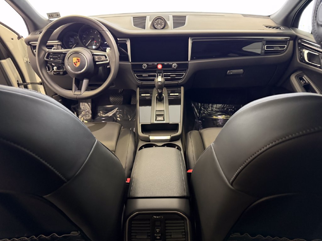 Certified 2026 Porsche Macan AWD/4WD image 17