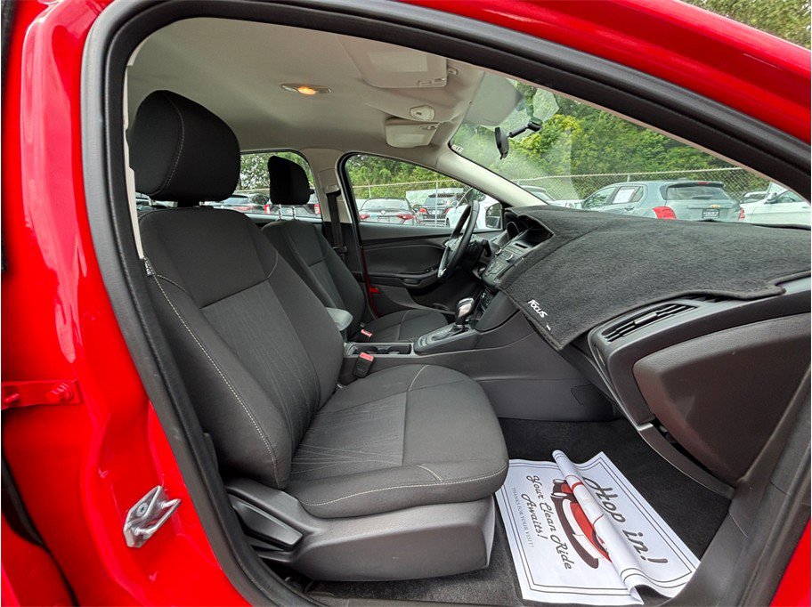 Used 2016 Ford Focus SE w/ SE Sport Package FWD image 29