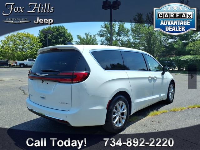 Used 2026 Chrysler Pacifica Limited FWD image 9