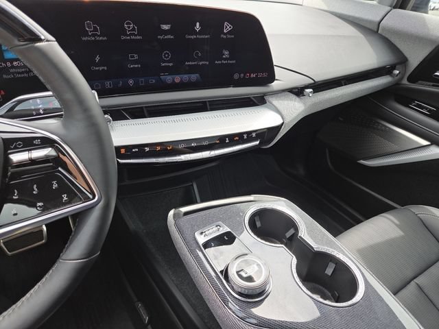 Used 2025 Cadillac Optiq Luxury 2 w/ LPO, Floor Liner Package AWD/4WD image 36