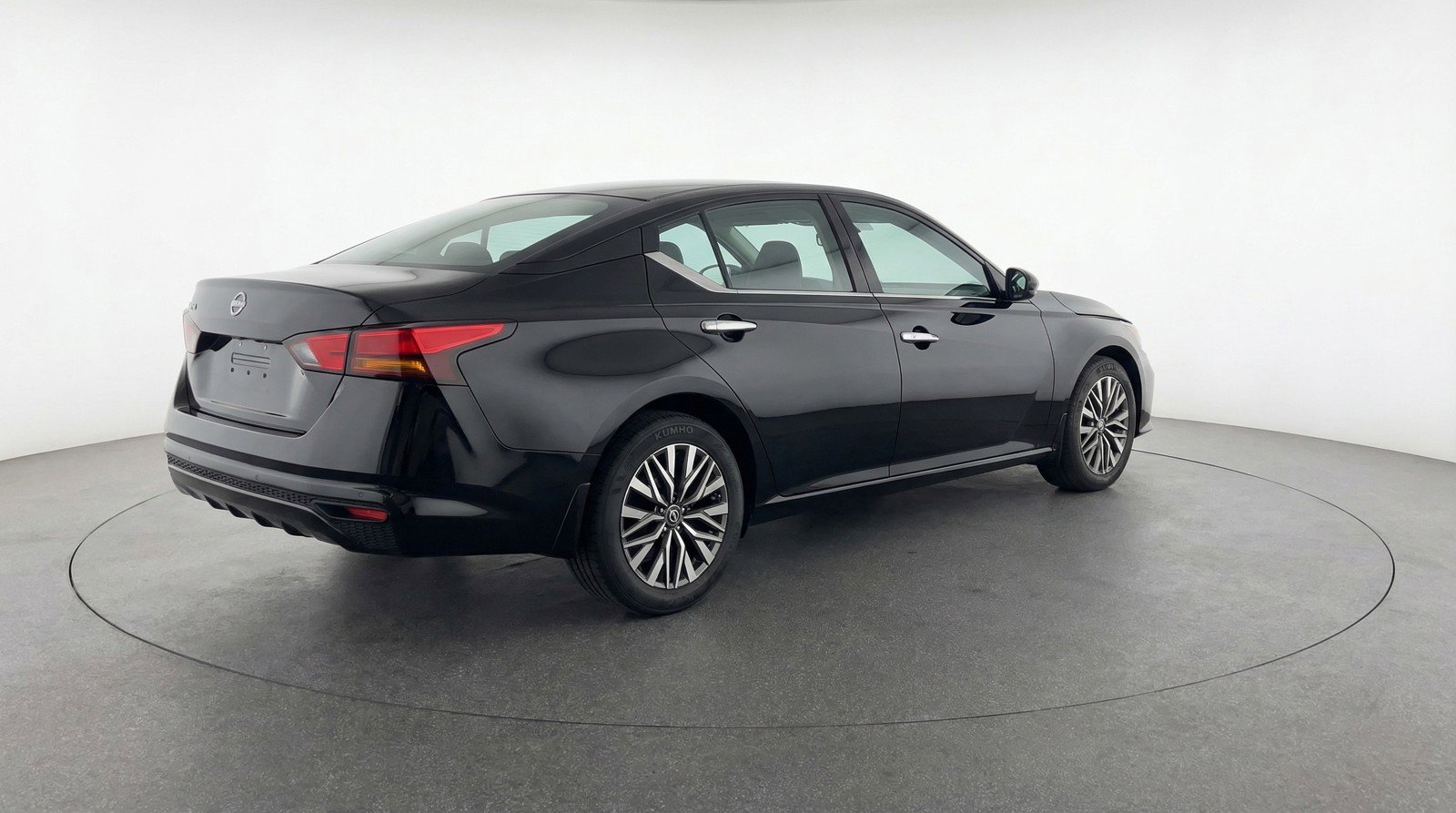 Used 2025 Nissan Altima 2.5 SV image 9