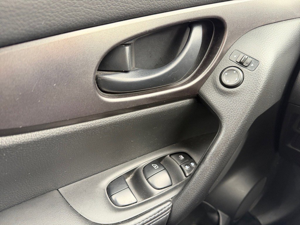 Used 2019 Nissan Rogue Sport S image 18