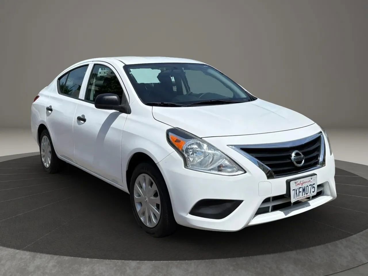 Used 2015 Nissan Versa S Plus FWD image 4