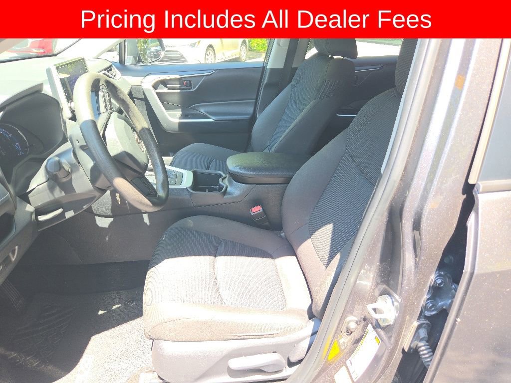 Used 2025 Toyota RAV4 LE AWD/4WD image 2