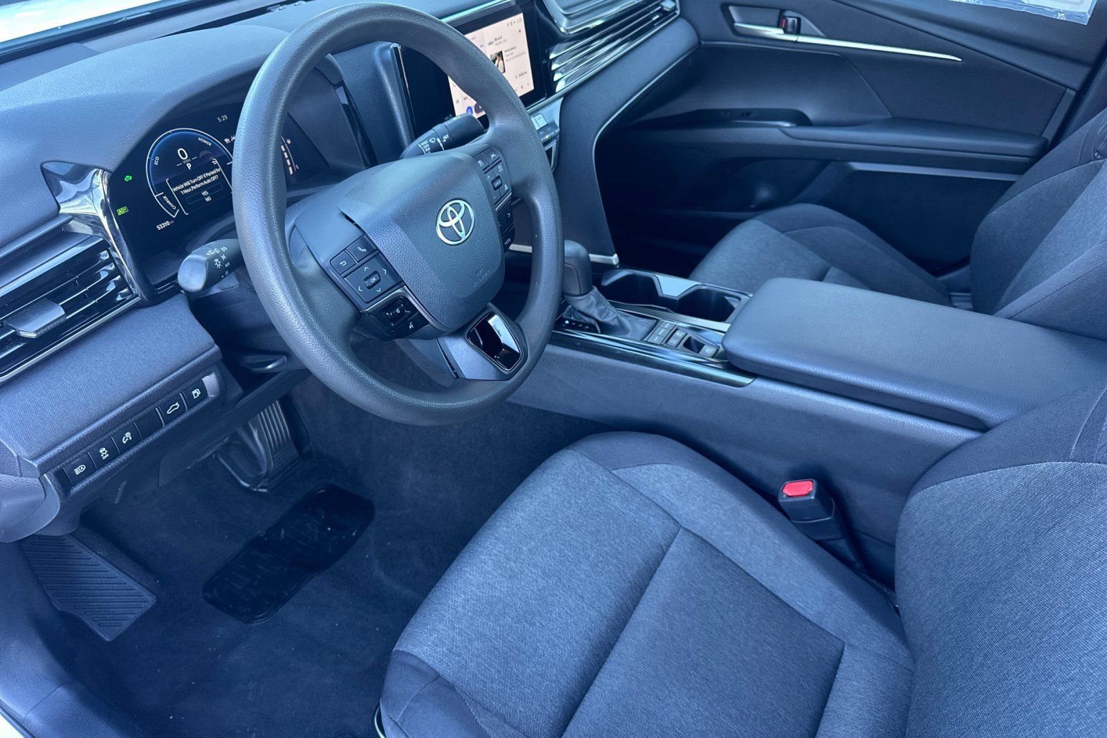 Used 2025 Toyota Camry LE FWD image 11