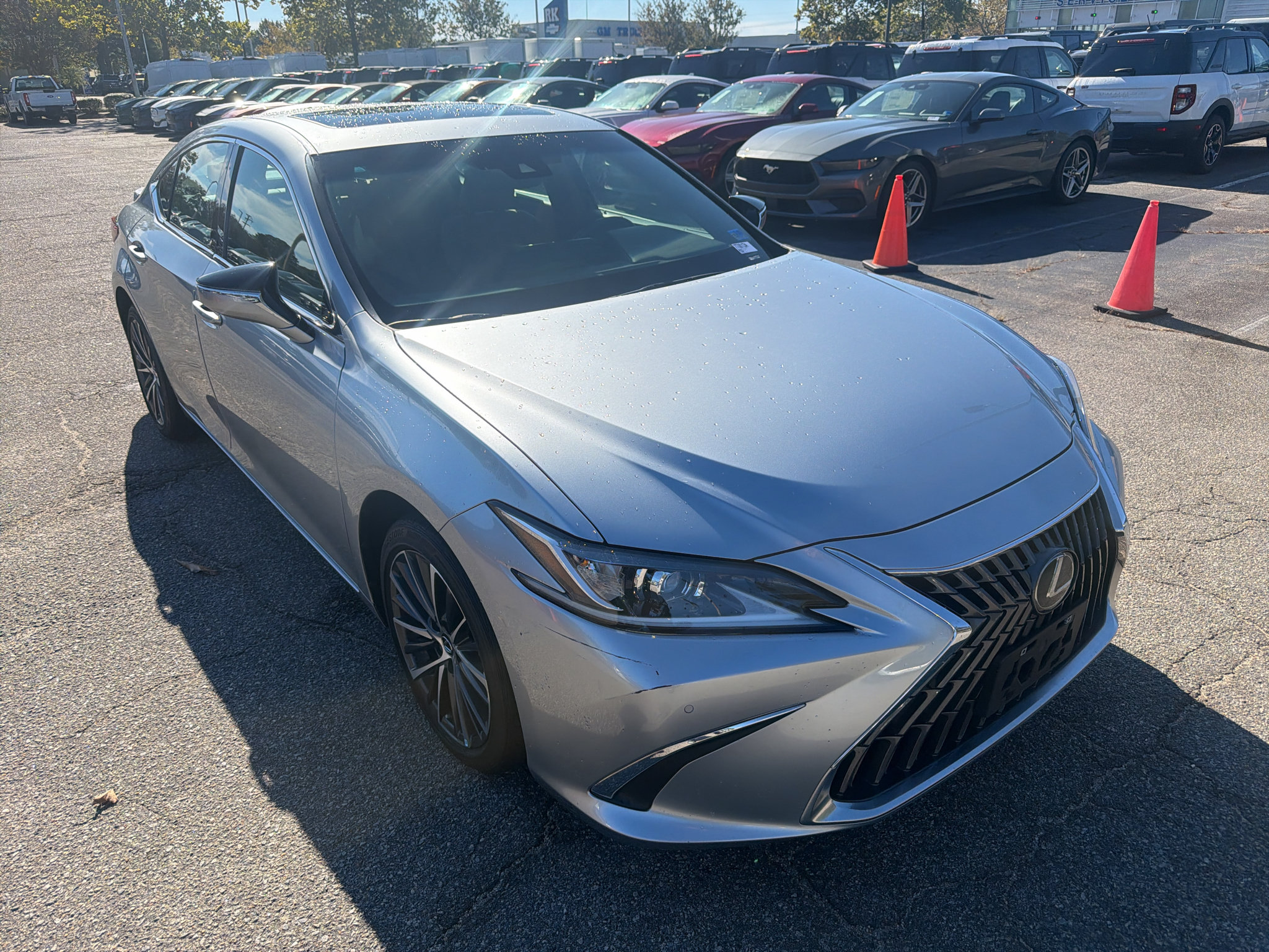 Used 2023 Lexus ES 250 w/ Premium Package AWD/4WD image 3
