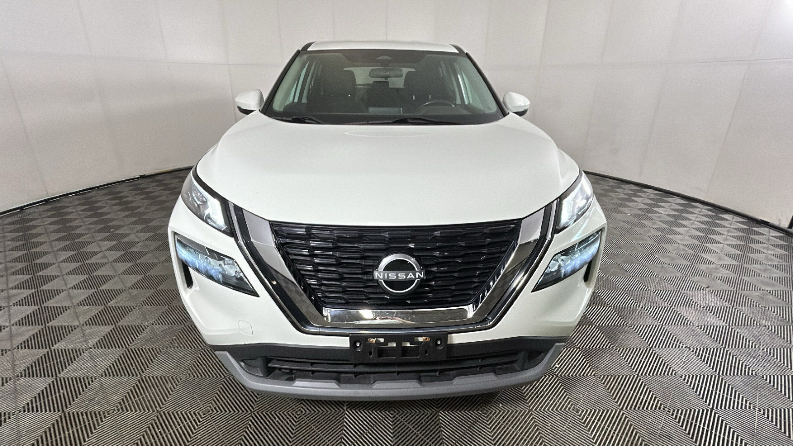 Used 2023 Nissan Rogue S AWD/4WD image 8