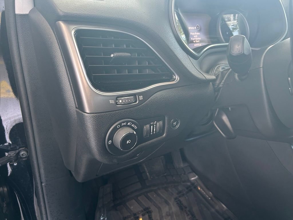 Used 2020 Jeep Cherokee Limited FWD image 18