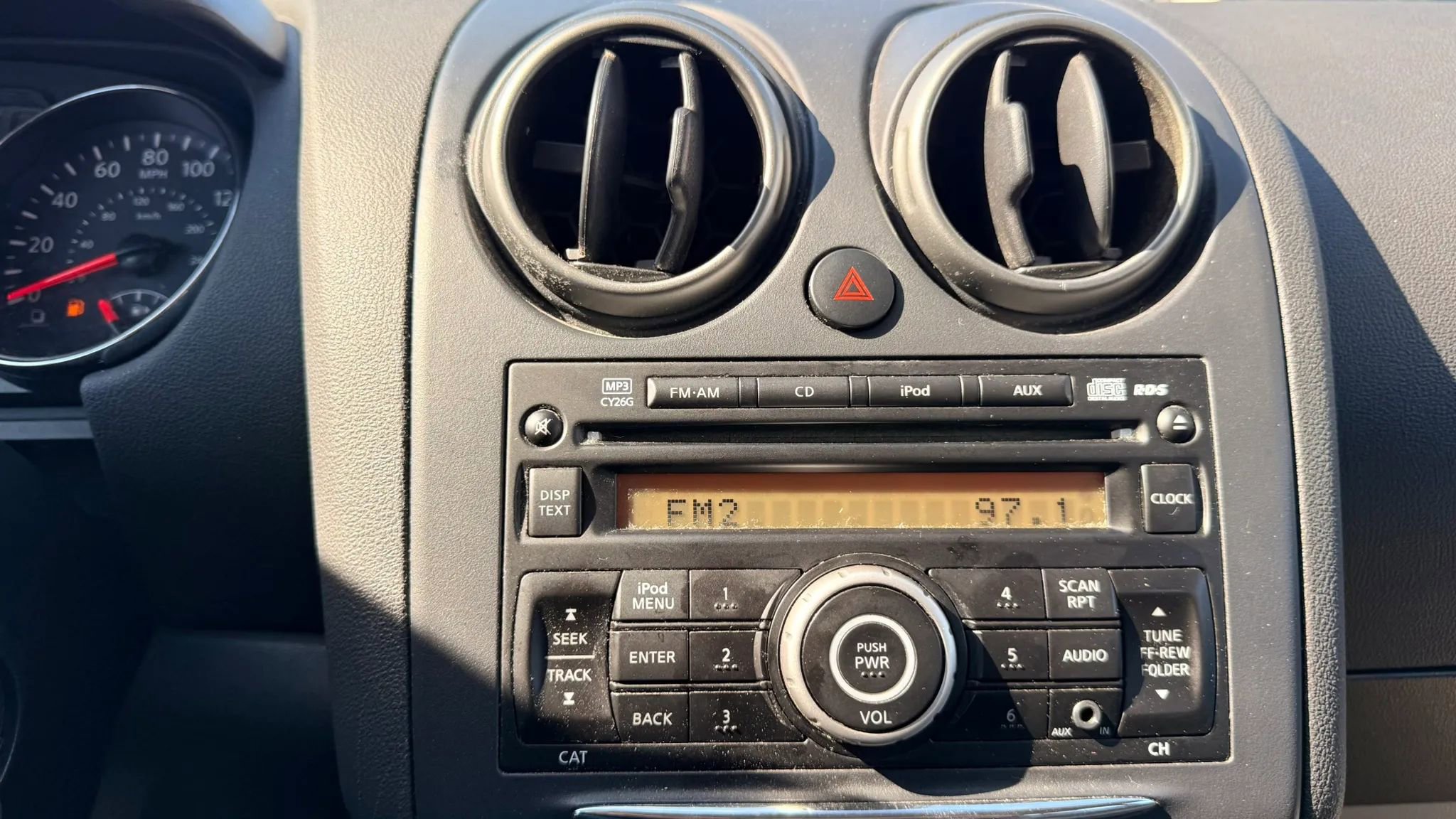 Used 2013 Nissan Rogue S image 19