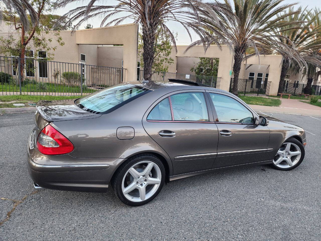 Used 2009 Mercedes-Benz E 350 Sedan image 10