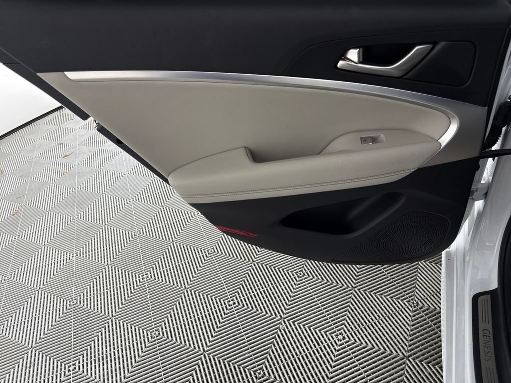 Used 2023 Genesis G70 2.0T RWD image 13