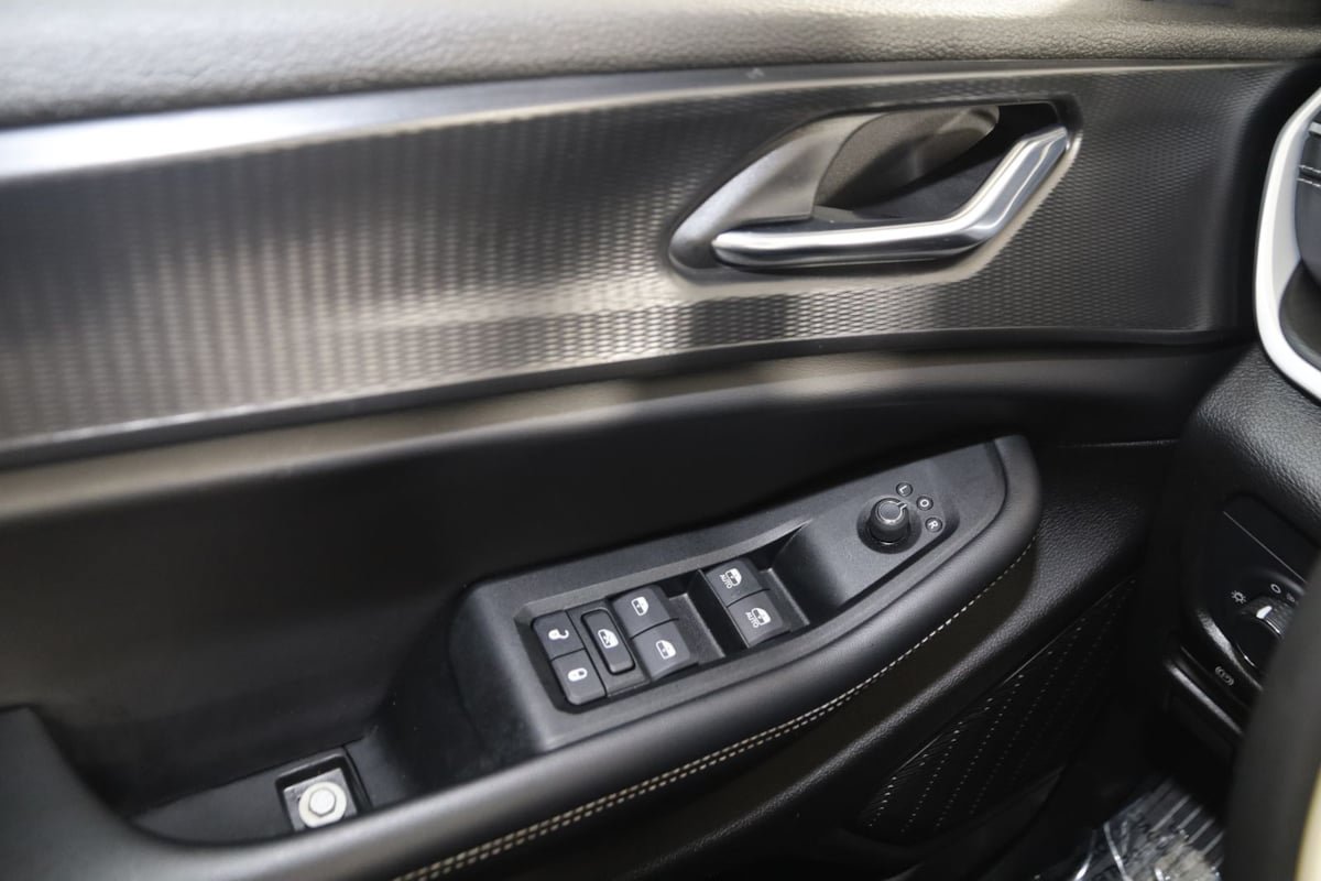 Used 2024 Jeep Grand Cherokee L Altitude AWD/4WD image 29