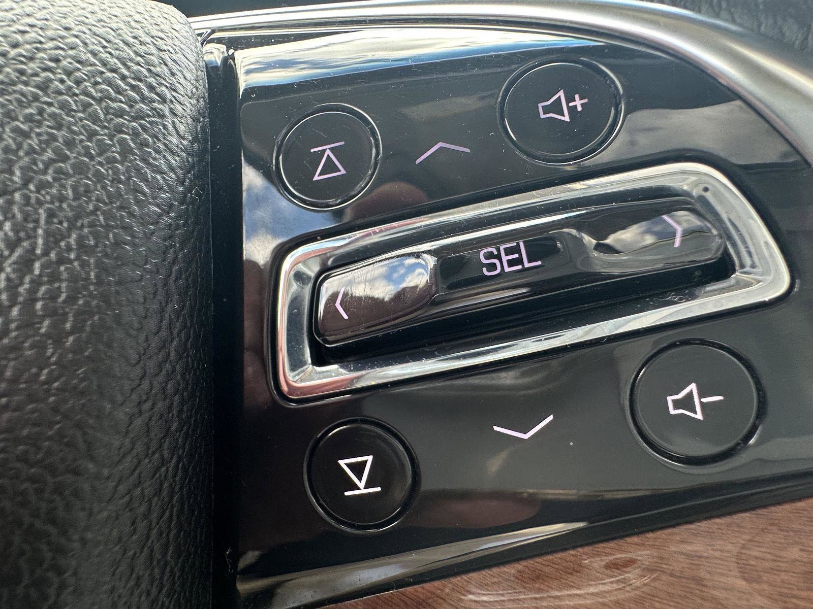 Used 2016 Cadillac Escalade Premium AWD/4WD image 17