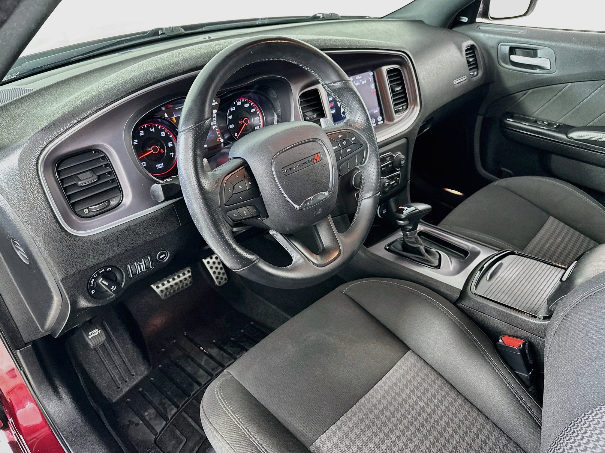 Used 2019 Dodge Charger R/T w/ Blacktop Package RWD image 9