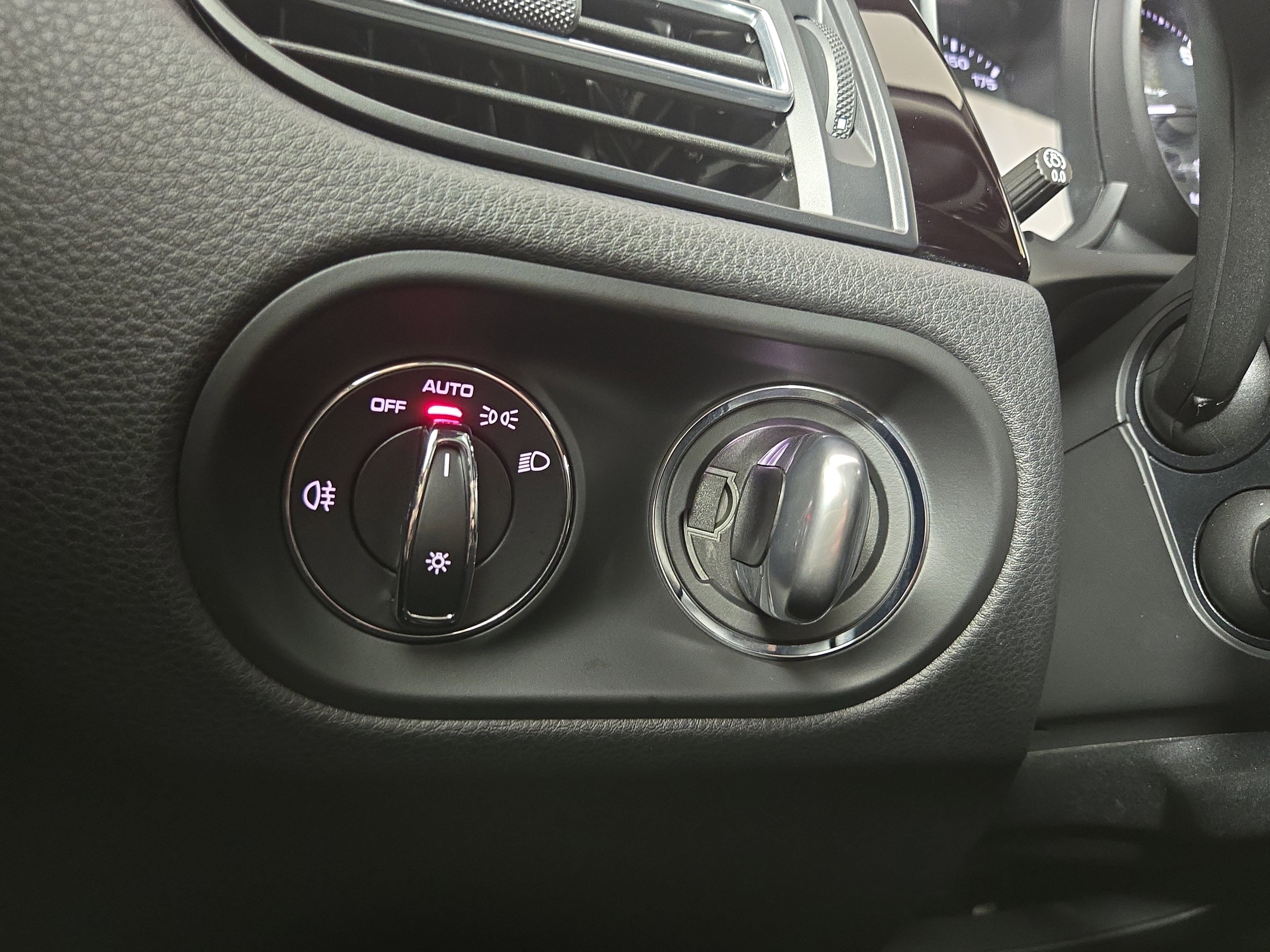 Used 2022 Porsche Macan image 28