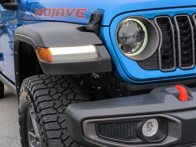 Used 2024 Jeep Gladiator Mojave w/ Technology Group AWD/4WD image 9