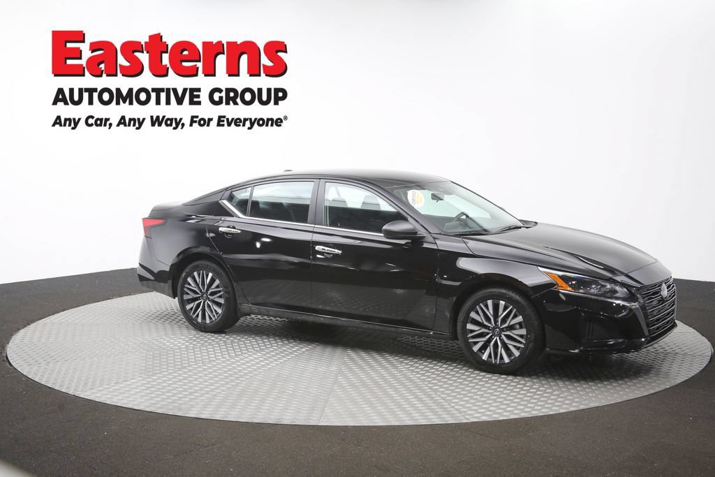 Used 2025 Nissan Altima 2.5 SV FWD image 48