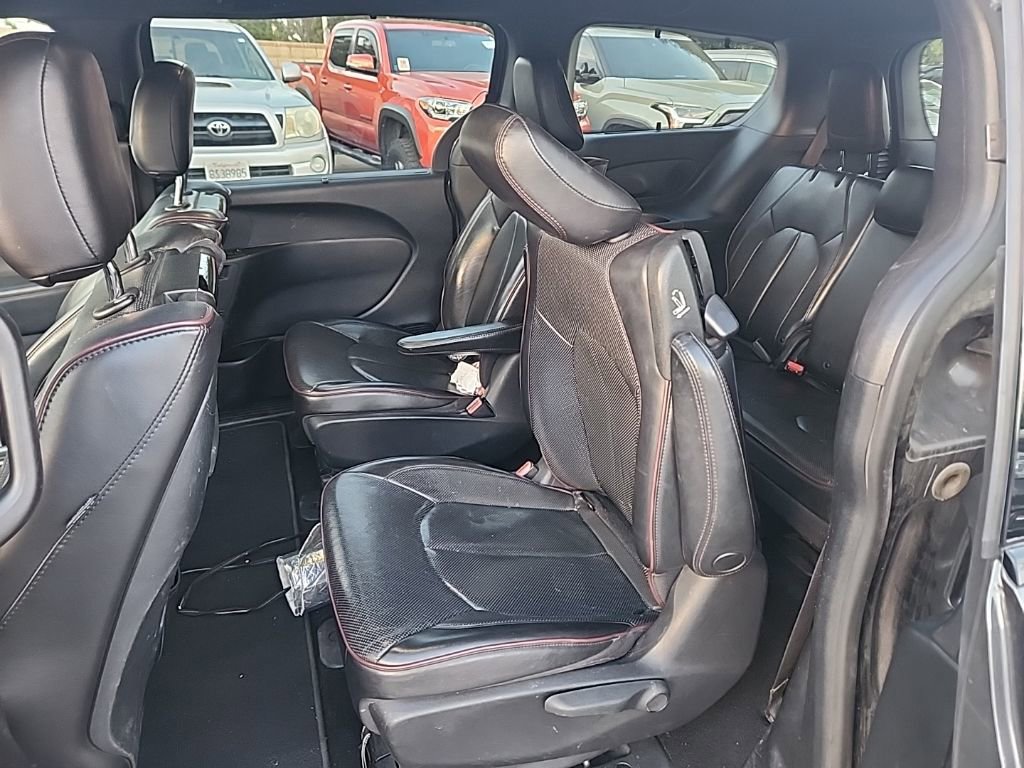 Used 2020 Chrysler Pacifica Limited image 11