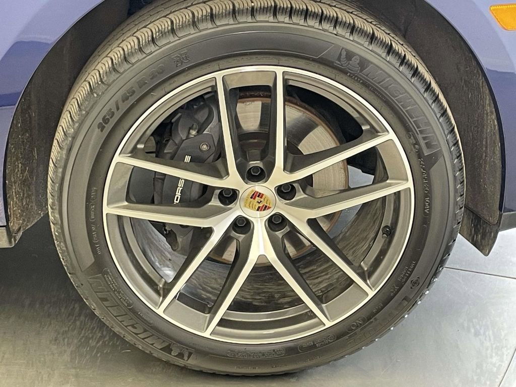 Certified 2025 Porsche Macan image 14