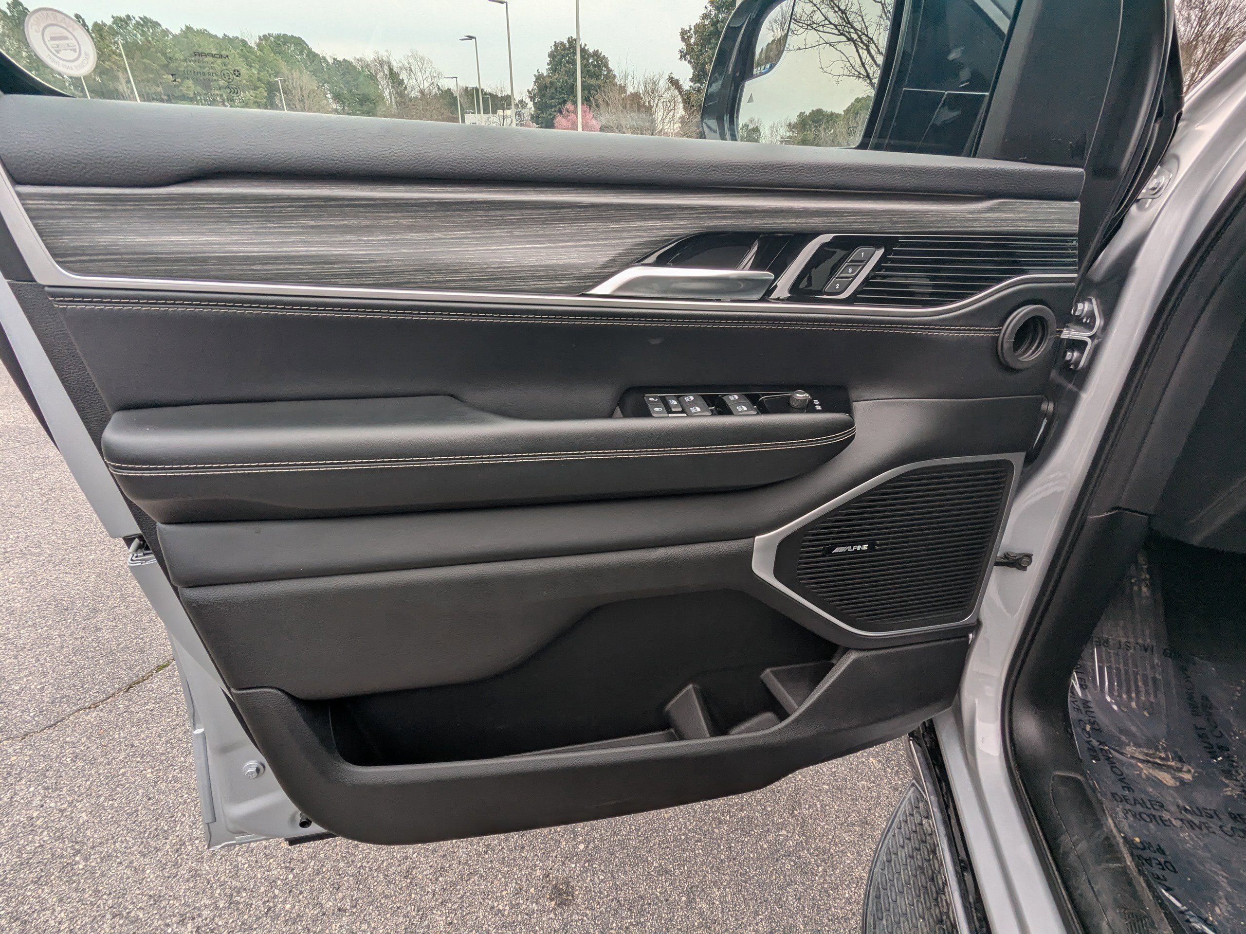 Used 2024 Jeep Wagoneer Series II w/ Convenience Group I image 18