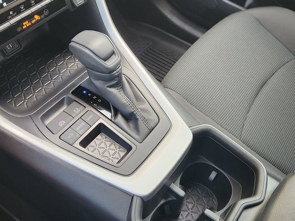 Used 2025 Toyota RAV4 LE image 20