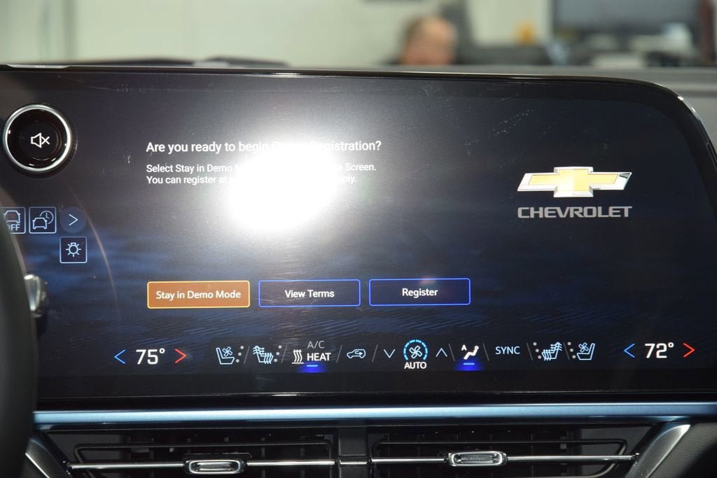 New 2026 Chevrolet Equinox EV LT w/ Convenience Package II AWD/4WD image 22