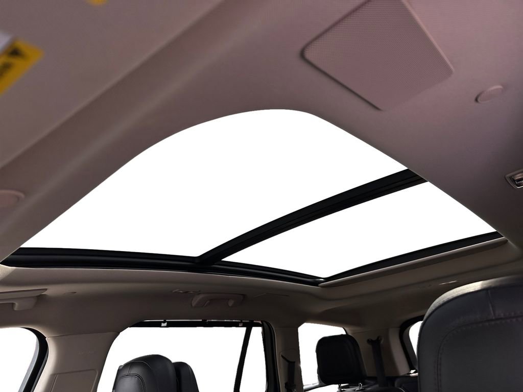 Used 2023 Lincoln Aviator Reserve w/ Equipment Group 201A image 12
