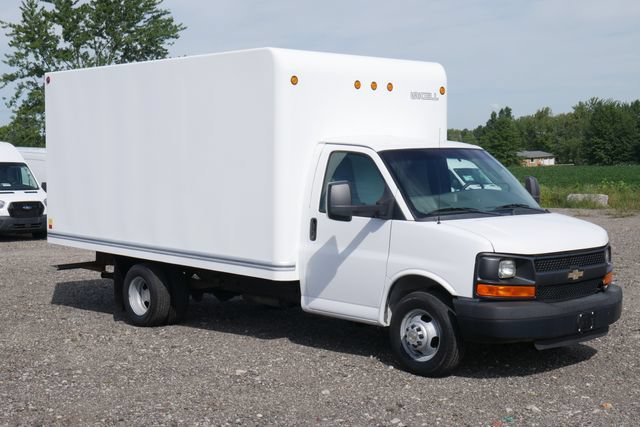 Used 2016 Chevrolet Express 3500 RWD image 3