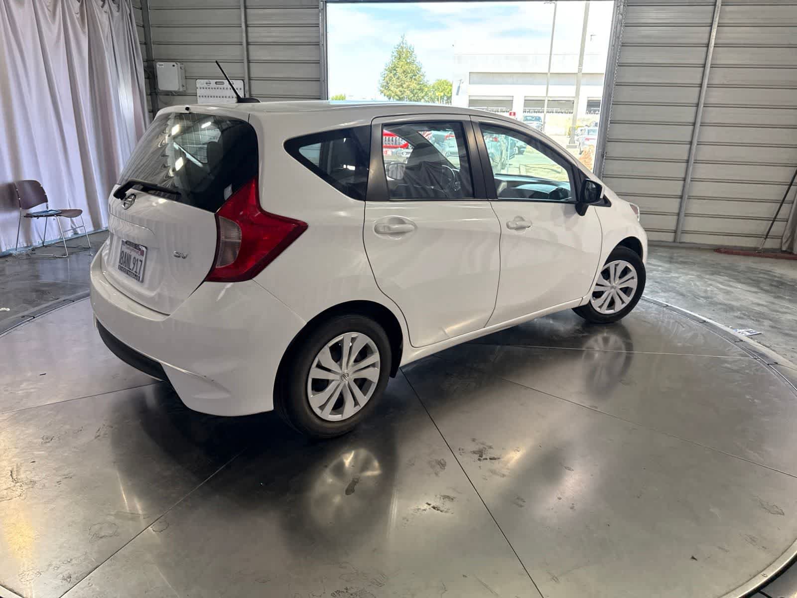 Used 2018 Nissan Versa Note SV FWD image 4