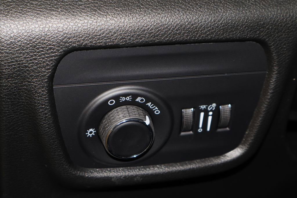 New 2026 Jeep Grand Cherokee L Laredo image 24