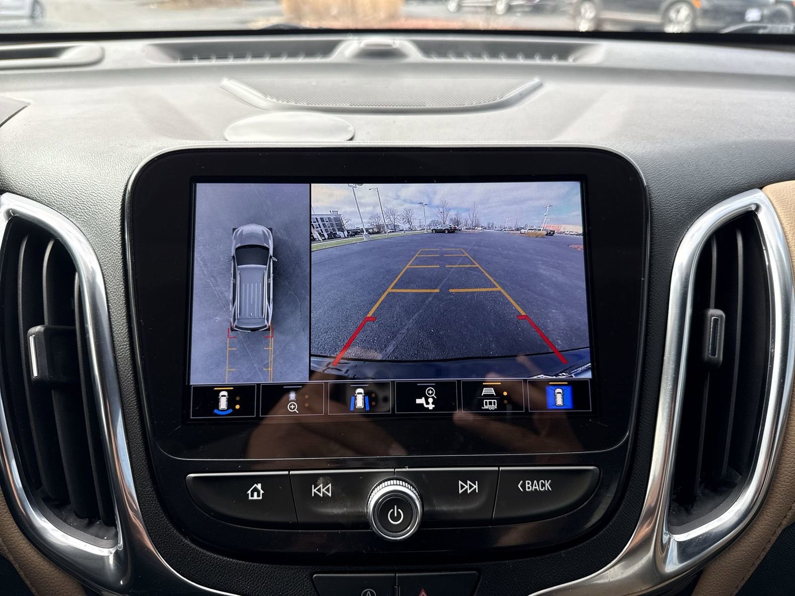 Used 2023 Chevrolet Equinox Premier image 18