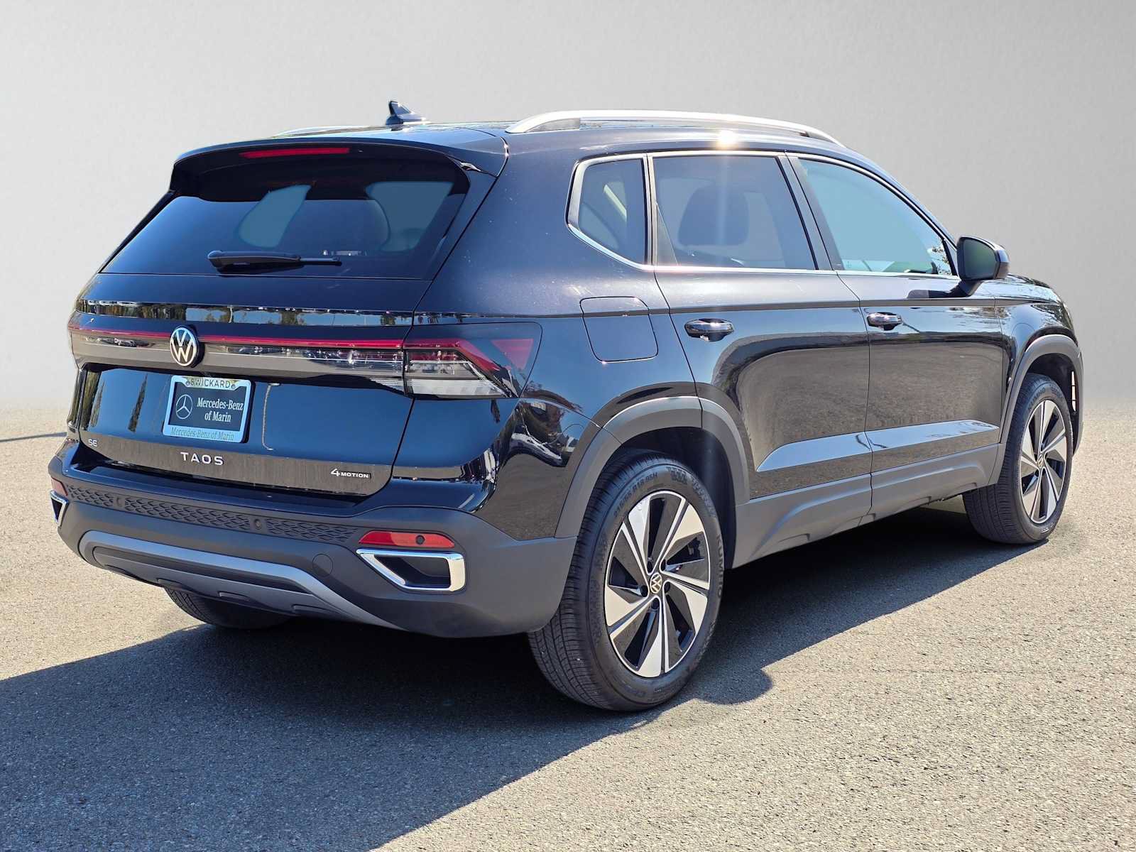 Used 2026 Volkswagen Taos SE AWD/4WD image 3