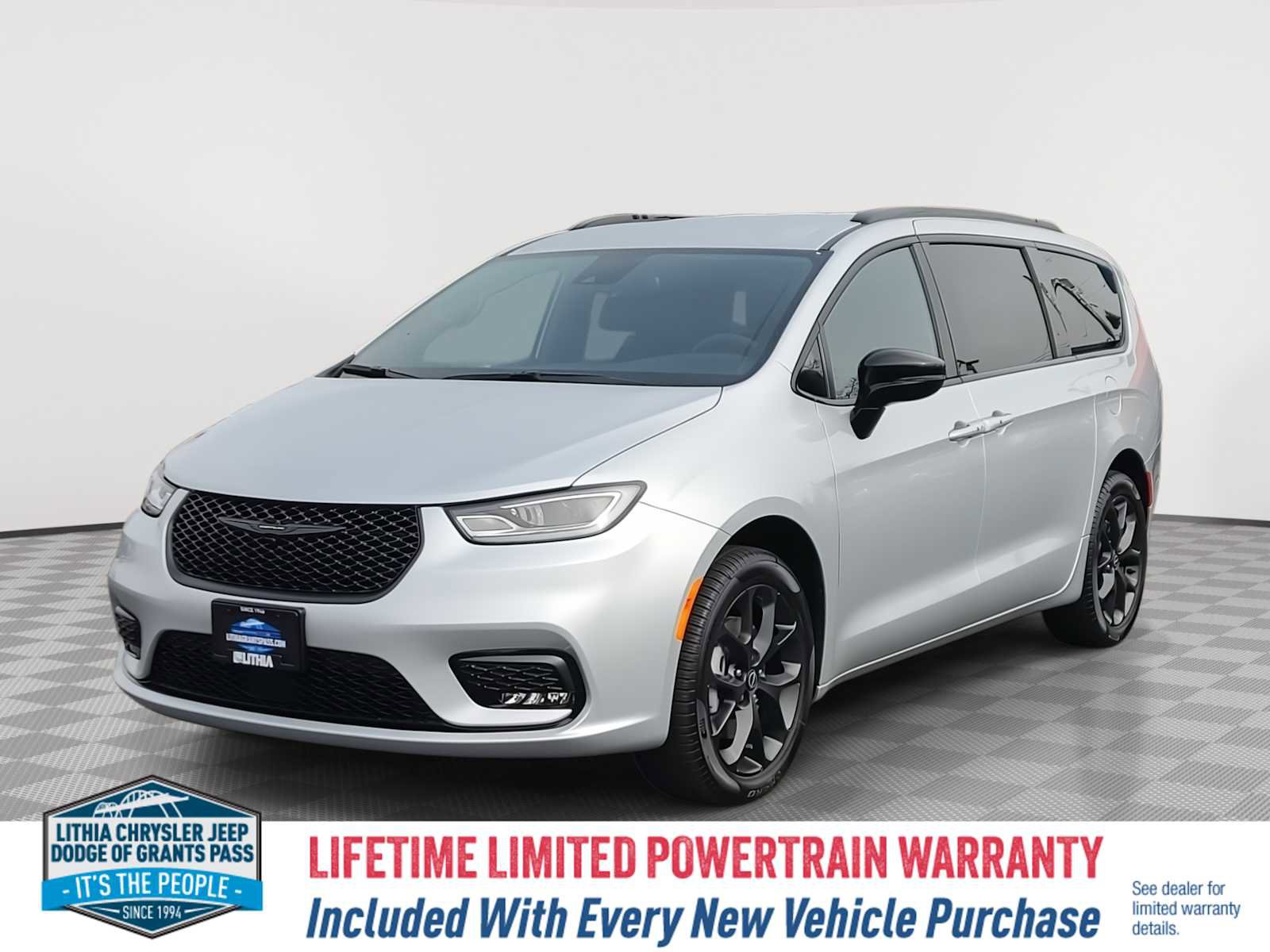 New 2026 Chrysler Pacifica Select w/ S Appearance Package